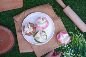 bolu Kukus ist ein indonesisch traditionell Schwamm Cupcake foto