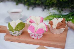 bolu Kukus ist ein indonesisch traditionell Schwamm Cupcake foto