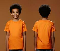 Vorderseite und zurück Ansichten von ein wenig Junge tragen ein Orange T-Shirt. ai generiert foto