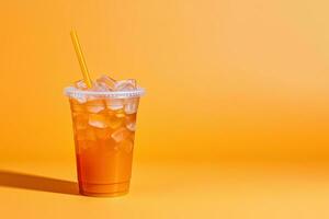 Orange Farbe trinken im ein Plastik Tasse isoliert auf ein Orange Farbe Hintergrund. nehmen Weg Getränke Konzept mit Kopieren Raum. ai generiert foto