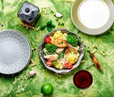 Pasta mit Hähnchen und Gemüse foto