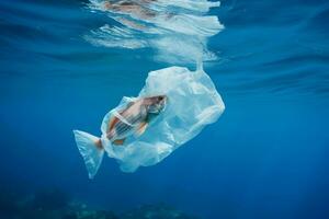 flexibel Meer Fisch Plastik Tasche. generieren ai foto