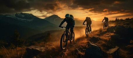 Berg Radfahren im das Berge beim Sonnenuntergang. Sport und aktiv Leben Konzept ai generiert foto