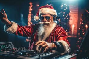 ein lebhaft Weihnachten Party mit Santa claus wie das dj im ein festlich Outfit, Mischen Spuren auf ein dj Rührgerät. das Party ist gefüllt mit Energie und Urlaub jubeln. generativ ai foto