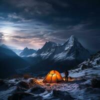 szenisch Aussicht von beleuchtet Zelt auf schneebedeckt Berge. generativ ai foto