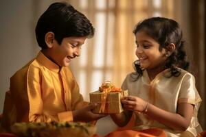 Asien Junge indisch Bruder und Schwester austauschen Geschenk Box während Raksha Bandhan Festival, generativ ai foto