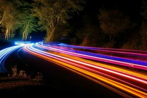 Licht Wanderwege beim Nacht Hintergrund. ai generativ Profi Foto