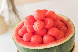 frische Wassermelone auf dem Tisch foto