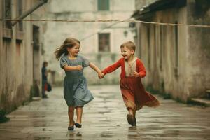 lächelnd Kinder halten Hände und überspringen foto