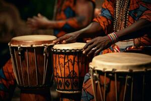 das rhythmisch schlagen von afrikanisch Schlagzeug foto