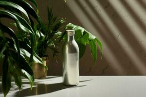 ein Flasche von Milch mit ein Metall Deckel steht auf ein Tab foto