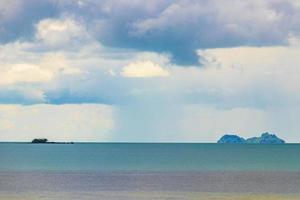 erstaunliches regnerisches landschaftspanorama der insel koh samui in thailand. foto