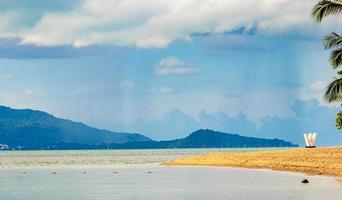 w strand und maenam strand landschaft panorama koh samui thailand. foto