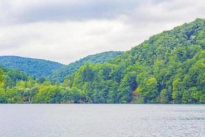 Nationalpark Plitvicer Seen Landschaft türkisfarbenes Wasser in Kroatien. foto