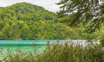 Nationalpark Plitvicer Seen Landschaft türkisfarbenes Wasser in Kroatien.