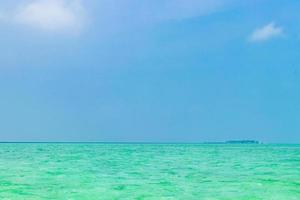 der indische ozean bei madivaru und finolhu beim rasdhoo atoll, malediven
