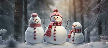 Familie Schneemann mit Schal im Schnee Wald Gruß Karte Weihnachten Weihnachten foto