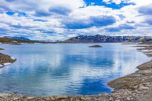 Vavatn Seepanorama Landschaft Felsbrocken Berge Hemsedal Norwegen. foto