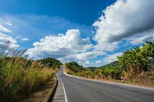 schön Straße auf das Berg im nan Stadt thailand.nan ist ein ländlich Provinz im Nord Thailand angrenzend Laos foto