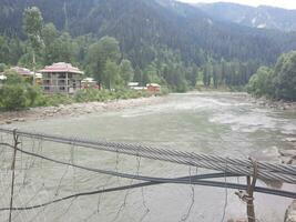 szenisch Aussicht von das natürlich Schönheit von tao Hintern, Neelum Schlucht, Kaschmir. tao Hintern ist berühmt zum es ist üppig Grün Bäume und natürlich Schönheit. foto