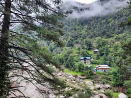 schön Tag Zeit Aussicht von natürlich Schönheit von Jagran, Neelum Schlucht, Kaschmir. Jagran, Neelam Senke ist berühmt zum es ist natürlich Schönheit. foto