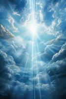 göttlich Strahlen durchbohren durch wolkig Schleier Aufschlussreich heiter paradiesisch Panorama foto
