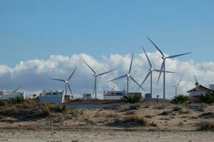 Windmühlen, sauber Energie Generatoren im das Süd von das iberisch Halbinsel foto