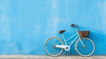 Fahrrad auf Blau Mauer mit Kopieren Raum zum Ihre Text oder Design. generativ ai foto