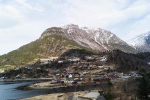 Blick von einem Kreuzfahrtschiff in den Fjorden Norwegens foto