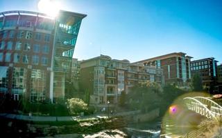 Greenville South Carolina am Reedy River in der Innenstadt foto