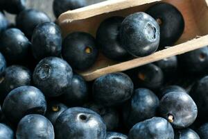 Blaubeeren auf hölzernem Hintergrund foto