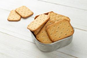 Cracker Cookies in einer Edelstahlschüssel foto