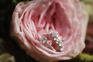 Brautring, Diamantringe, Hochzeitsvorbereitung foto