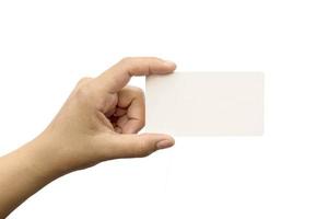 weibliche Hand mit einer leeren Karte isoliert auf weißem Hintergrund mit Beschneidungspfad. foto