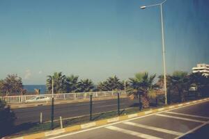 interessant Original Türkisch Straßen und Häuser im das Stadt von Alanya foto