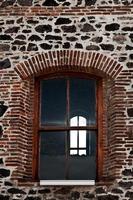 abstraktes altes Gebäude beherbergt Fenster foto