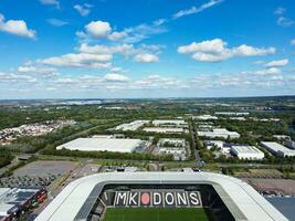 Antenne Aussicht von modern Fußball Stadion mk Don beim Milton Schlüssel Stadt von England vereinigt Königreich, das Aufnahmen war gefangen auf August 21., 2023 während hell sonnig Tag mit Drohnen Kamera foto