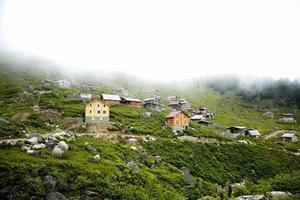 Schwarzes Meer Rize Amlakit Plateau, Häuser in der Wolke, Truthahn foto