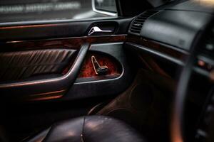Luxus klassisch, legendär Auto Innere Tür Karte foto