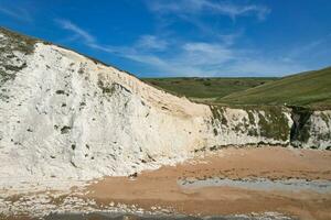 die meisten schön Landschaft und Meer Aussicht von durdle Tür Strand von England großartig Großbritannien, Vereinigtes Königreich. Bild war gefangen mit Drohnen Kamera auf September 9., 2023 foto