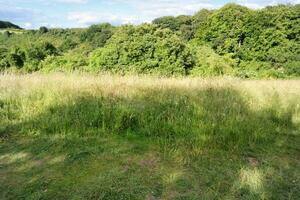 hoch Winkel Aufnahmen von britisch landwirtschaftlich Bauernhöfe beim Landschaft Landschaft in der Nähe Luton Stadt von England großartig Großbritannien von Vereinigtes Königreich. Aufnahmen war gefangen mit Drohnen Kamera foto