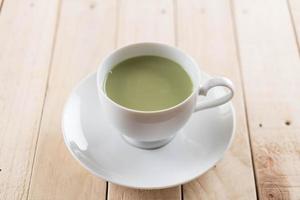 eine Tasse Matcha Latte Grüntee foto