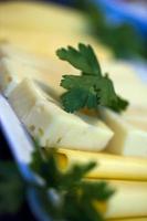 gesunder und leckerer salziger Käse foto