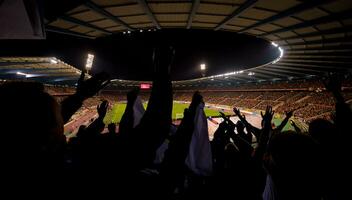 Fußballfans unterstützen ihre Lieblingssportmannschaft foto