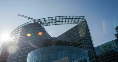 Bürogebäude aus Glas in Brüssel foto