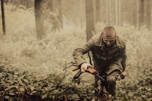 Soldaten Kader war Erfassung am Leben Terrorist und Verhör Sie auf Sie auf Besondere Taktik heftig Weg foto