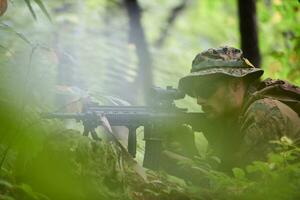 Soldat im Einsatz foto