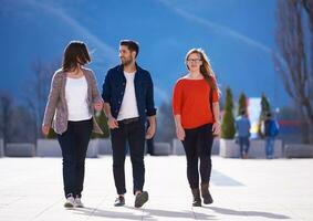 glückliche studentengruppe foto