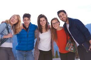 glückliche studentengruppe foto