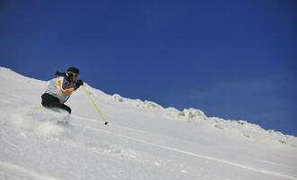 Skifahrer freie Fahrt foto